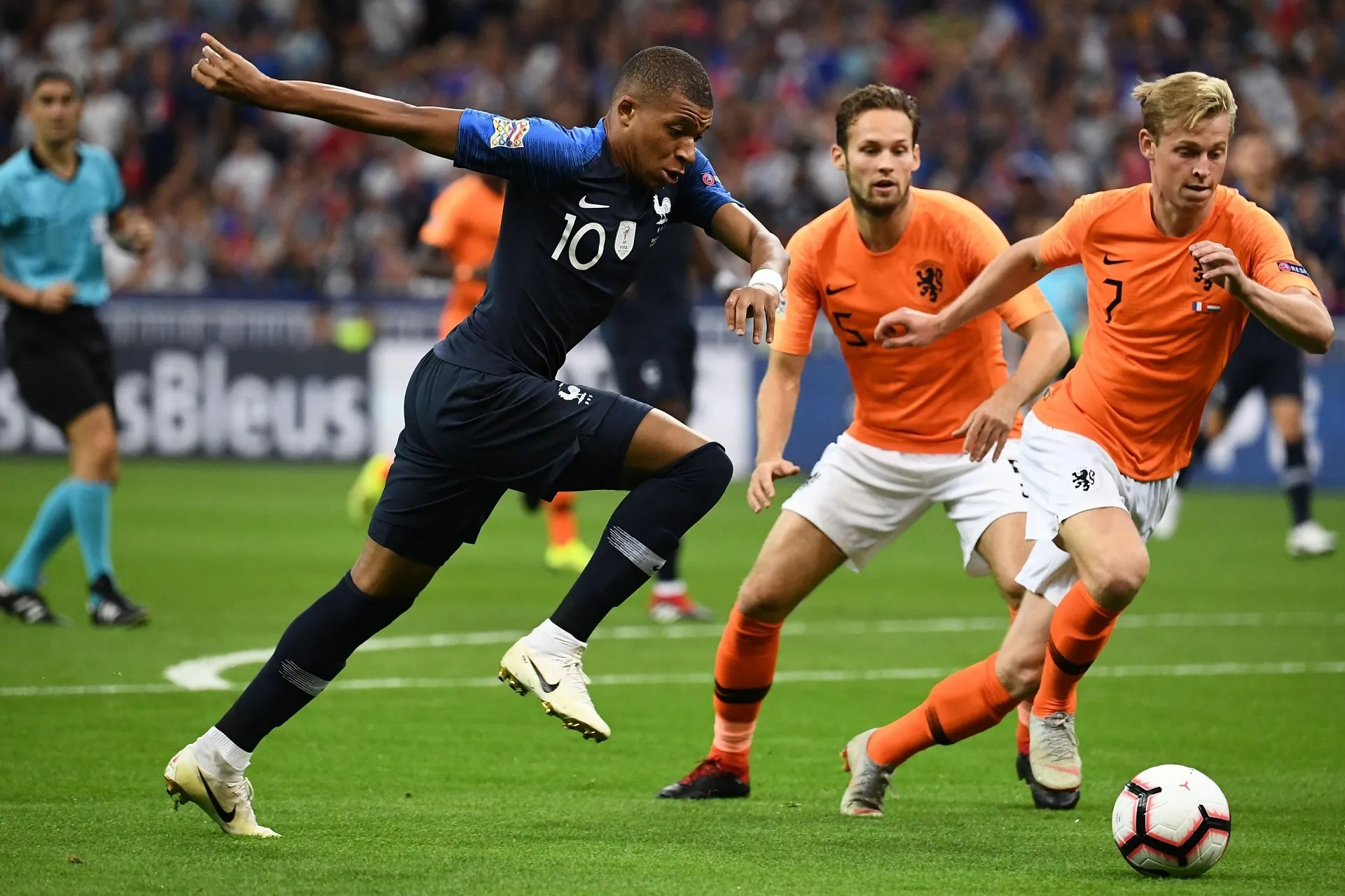 Ake double helps Dutch overcome 10-man Gibraltar in laboured 3-0 win